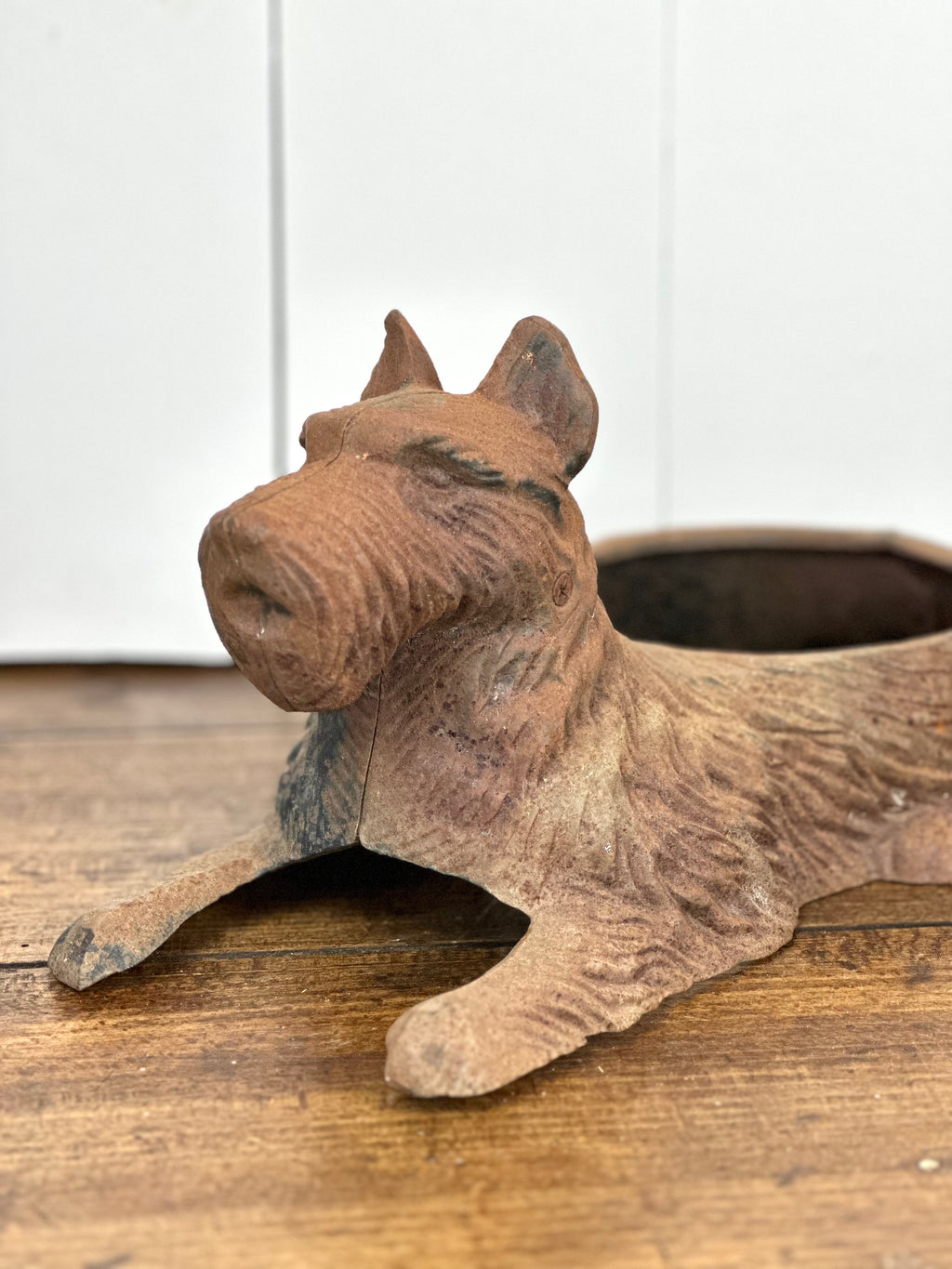 CAST IRON DOG DISH HOLDER