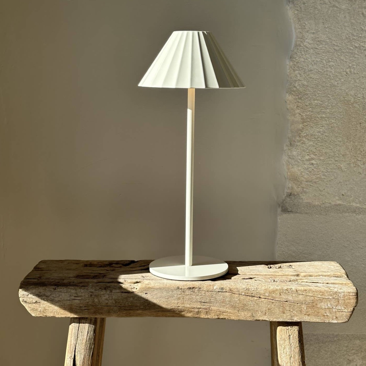RUFFLED CORDLESS BISTRO LAMP