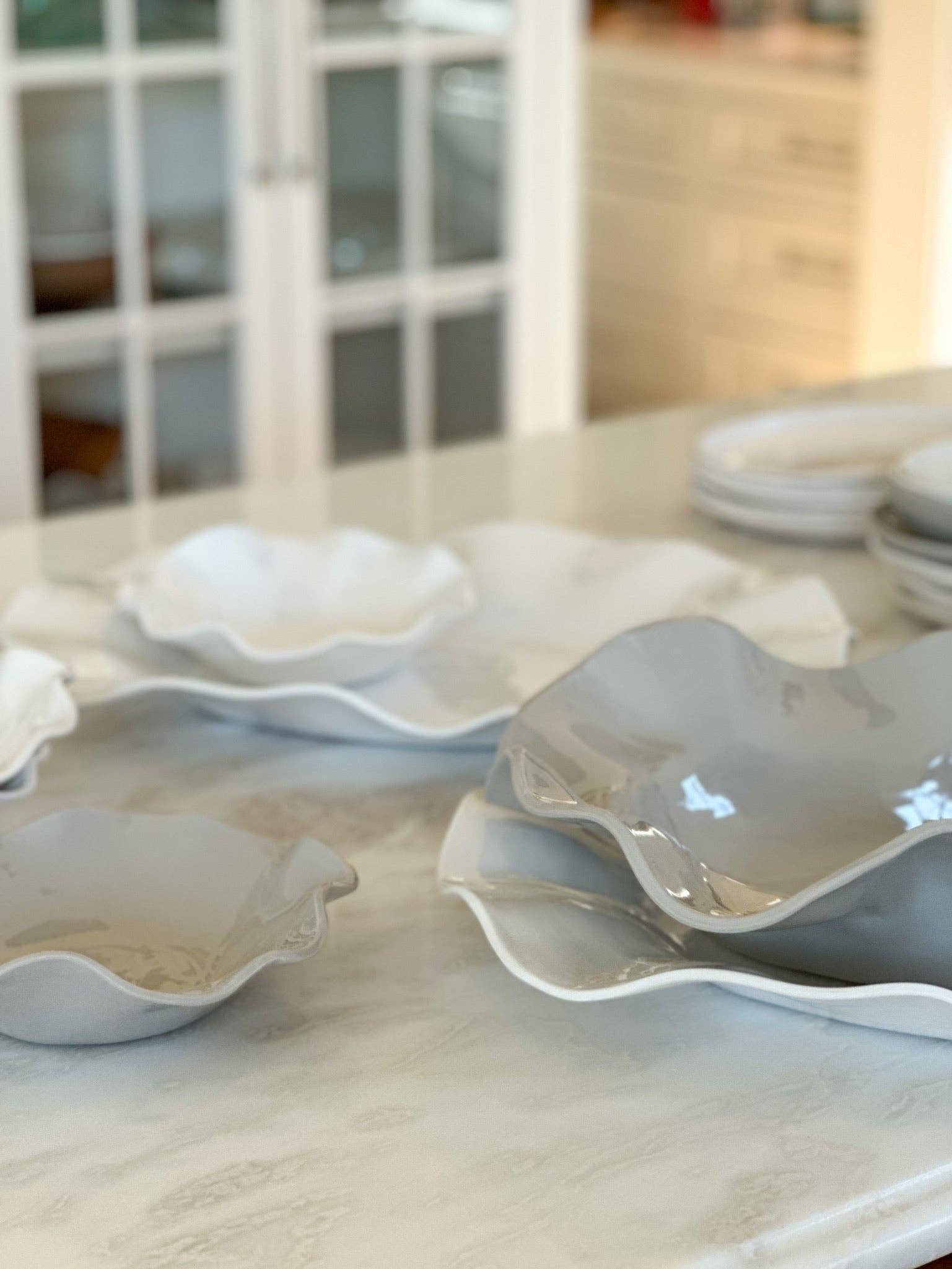 WAVY CREAM SERVING PLATTER