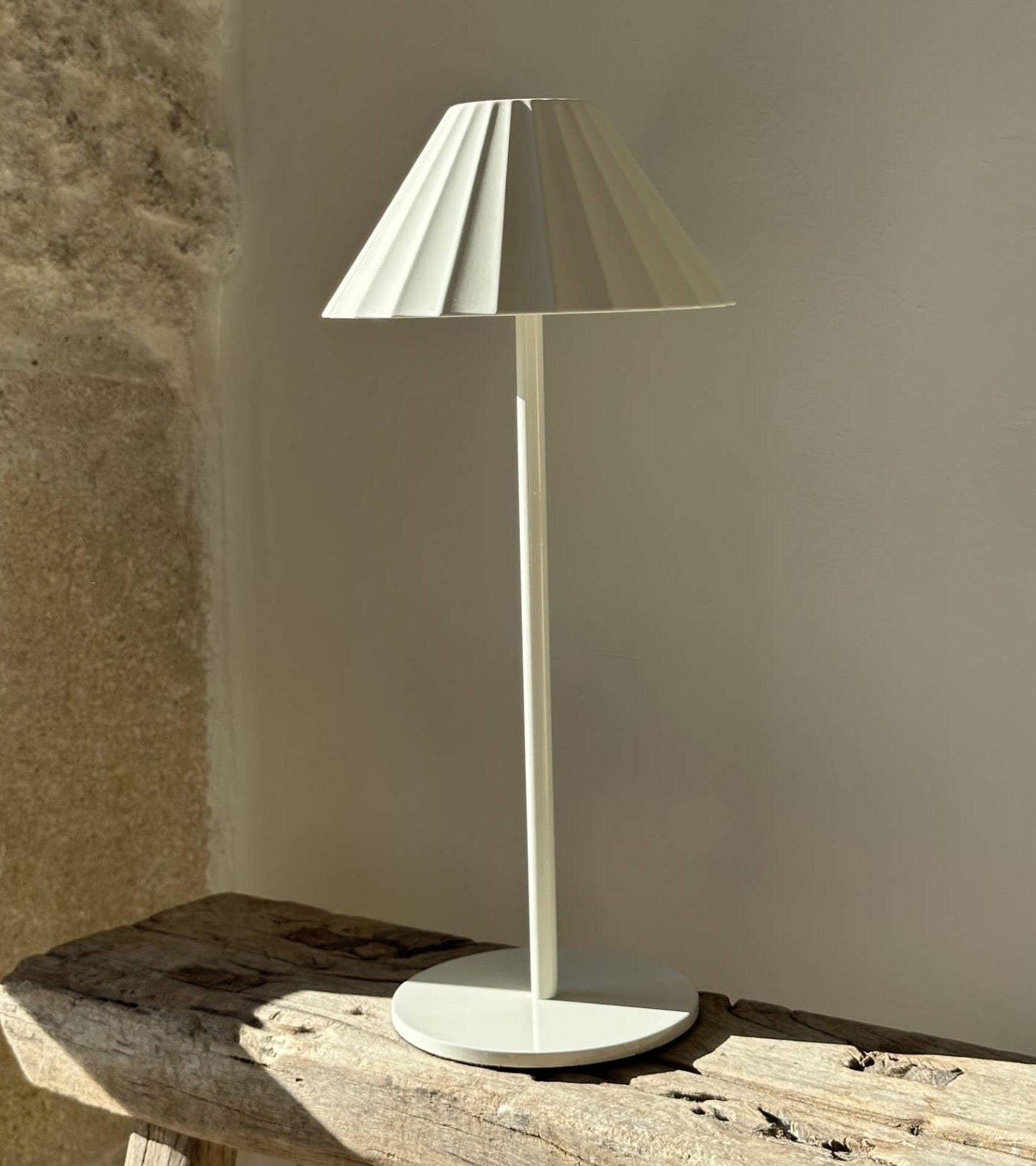 RUFFLED CORDLESS BISTRO LAMP