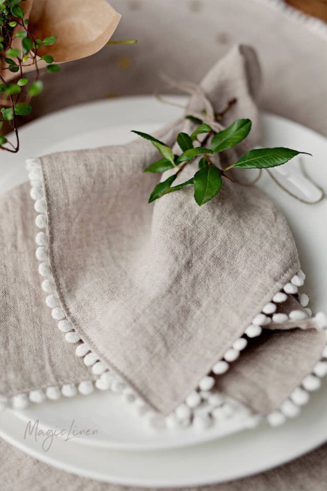 POM POM TRIM LINEN NAPKIN SET (SET OF 2)