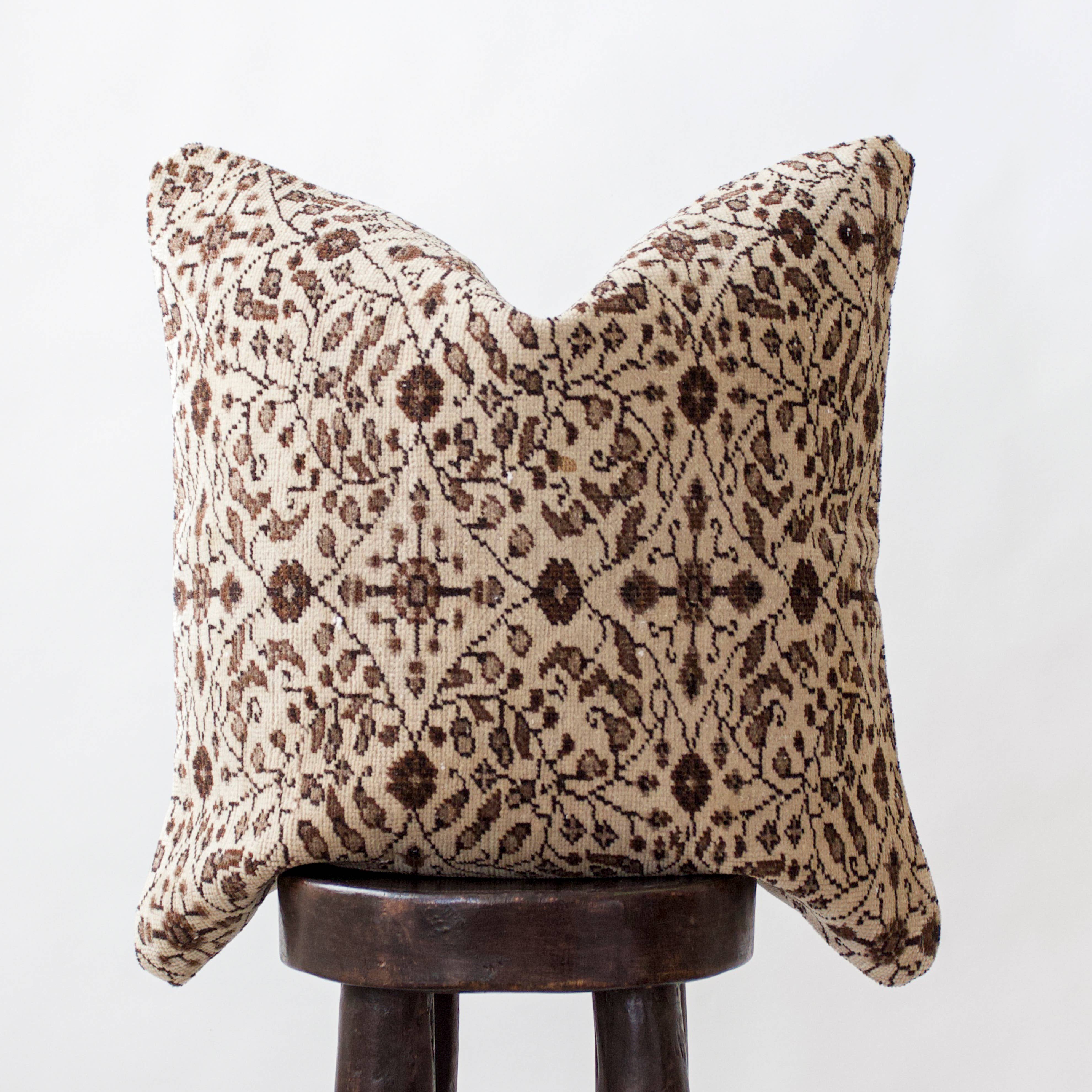 NURRAY NO. 2 SQUARE PILLOW