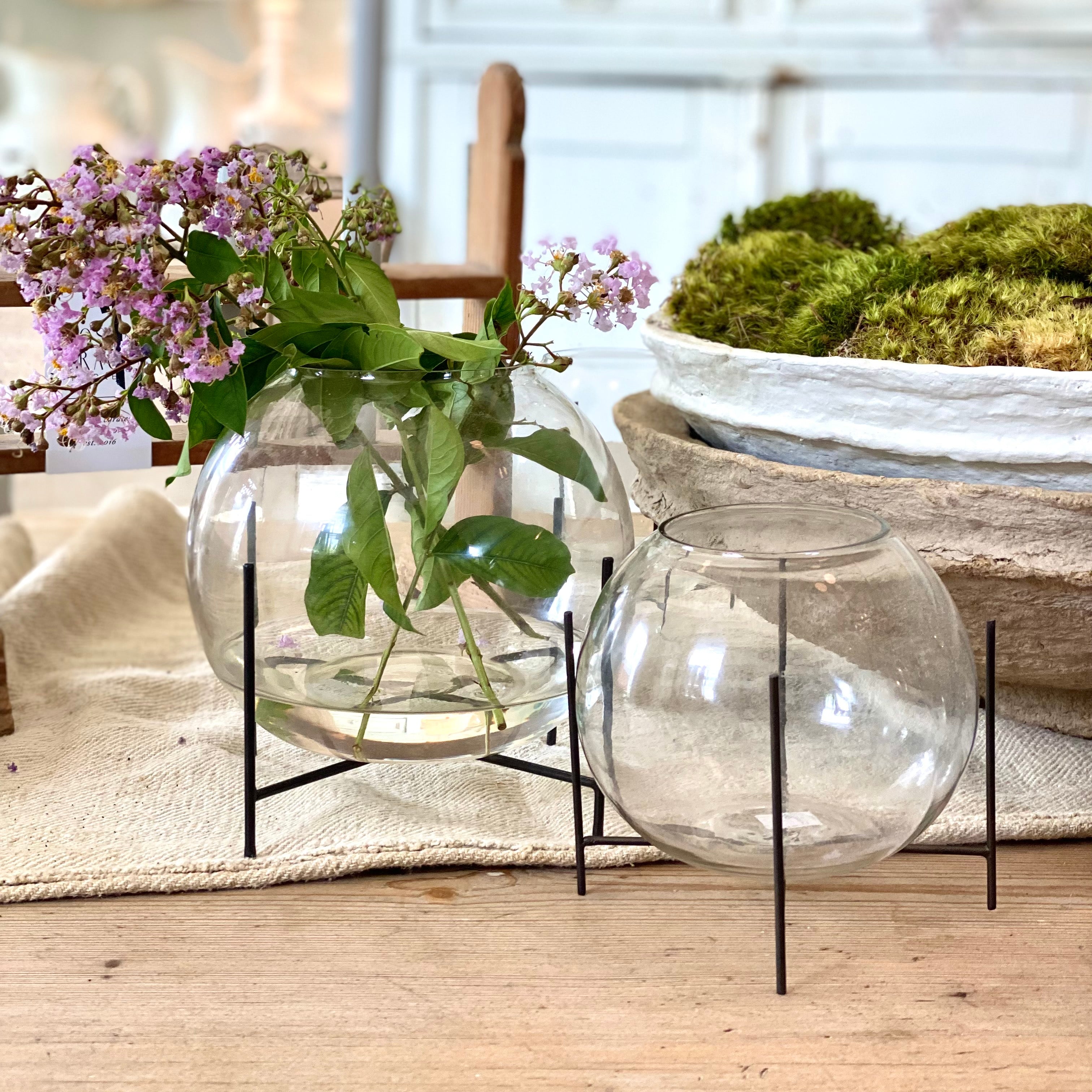 GLOBE VASE WITH STAND