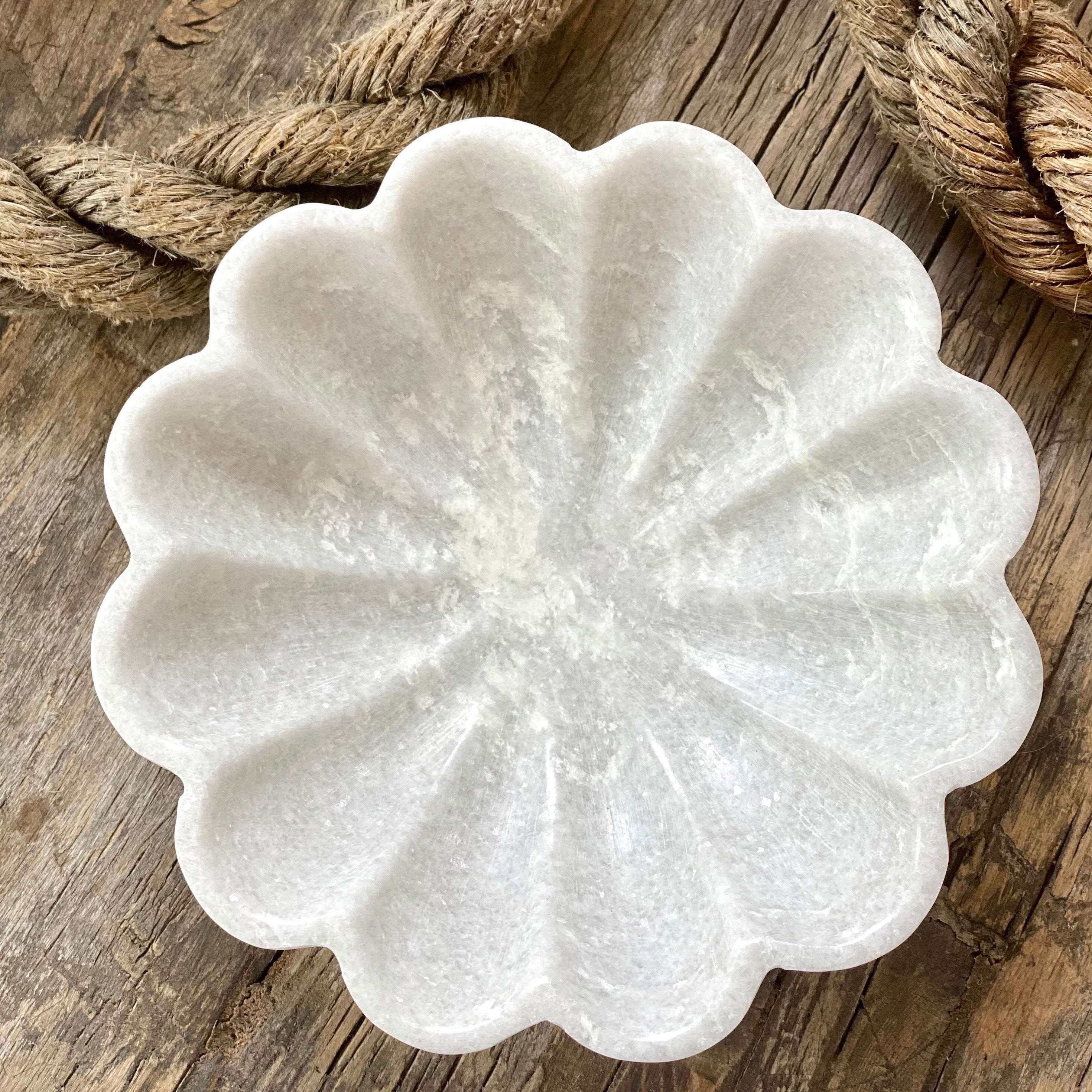 SCALLOP TRINKET TRAY