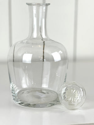 VINTAGE CLASSIC GLASS DECANTER