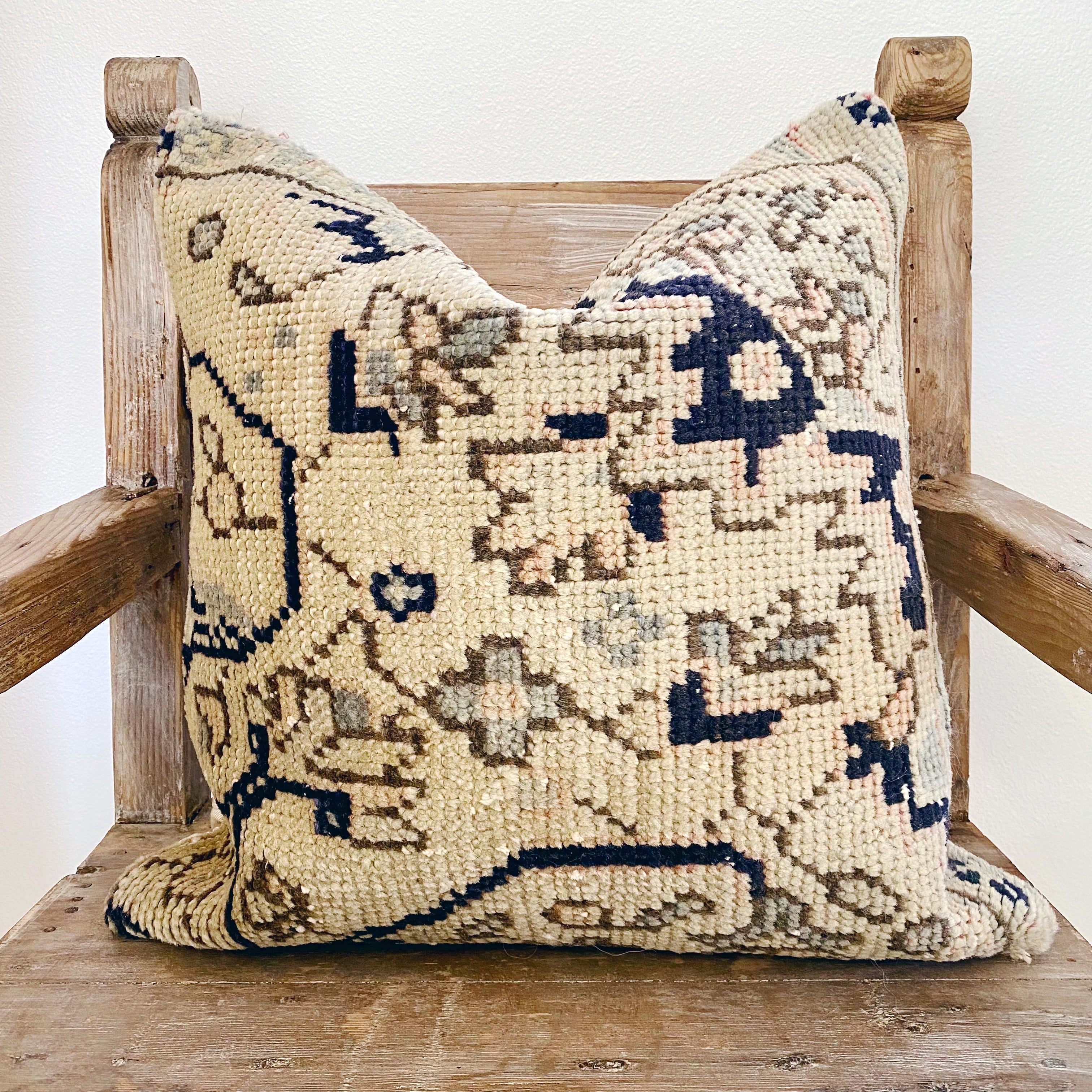 ELEANOR SQUARE PILLOW
